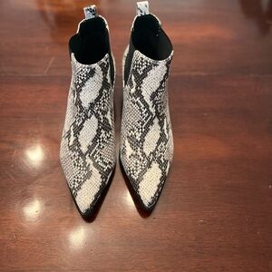 Blondo waterproof snake skin boots. Size 10. Runs small.